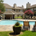 Oaks of Arlington Apartment Pool Area